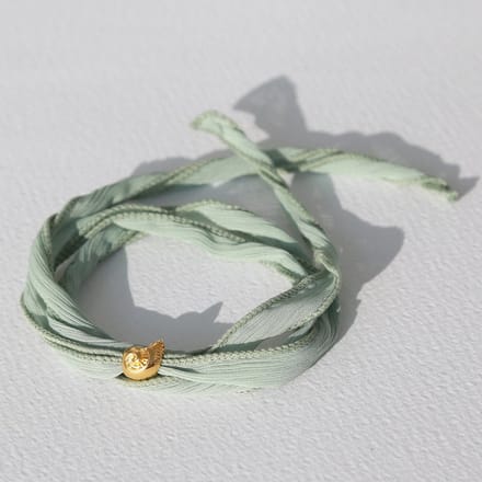 Wrap armband - Sari zijde - Pistache groen - Dames - Wikkel armband - Schelp - Zomers