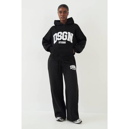 Dames DSGN Studio Badstof Applique Rechte Pijp Joggingbroek | Zwart | Maat: Medium