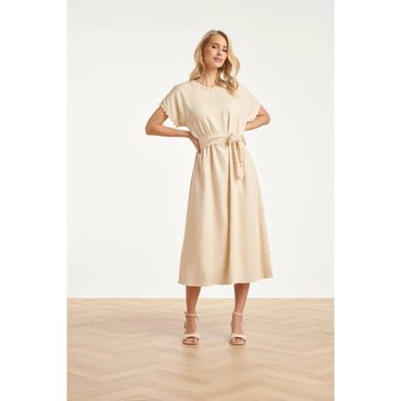 Smashed Lemon Dames jurk met strikceintuur en golvende details |