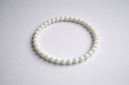 Witte Schelp Armband 6 mm – Natuurlijke Kralen – Diameter 18 cm – Tijdloos & Zomers