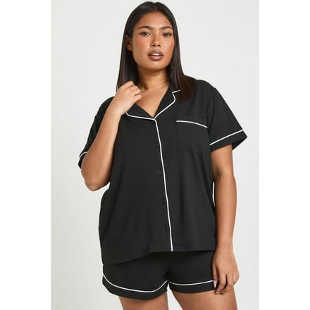 boohoo Dames Plus Jersey Pyjama Set Met Paspelbiezen Korte Mouwen En Short | Zwart | Maat: 52