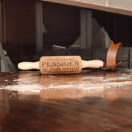 Baardmans Creaties - Mini deegroller met tekst - pensioen