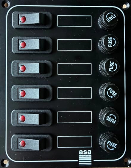 ASA Schakelpaneel met 6 schakelaars, zwart - 12 en 24V