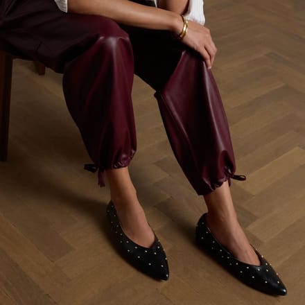 Manfield - Dames - Zwarte leren loafers met studs - Maat 41