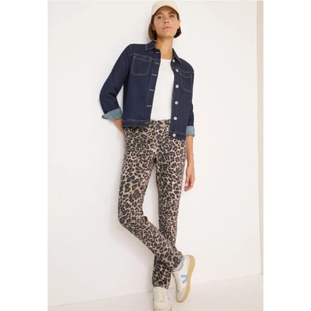 Jeans in leo look