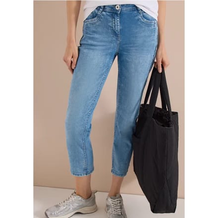 7/8 High Waist straight leg jeans in Slim Fit