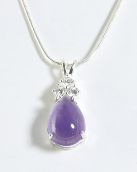 Zilveren hanger met amethist en witte topaas aan ketting