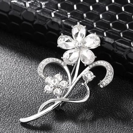 Broche en forme de fleur pour femme Style simple petit frais Strass Accessoires vestimentaires Broche blanc
