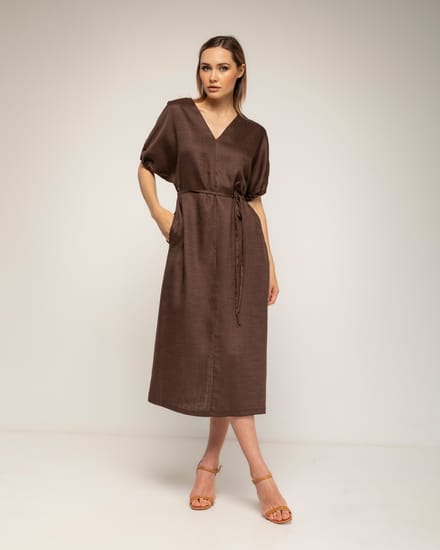 Oversized jurk met gerimpelde mouwen, V-hals en een losse ceintuur