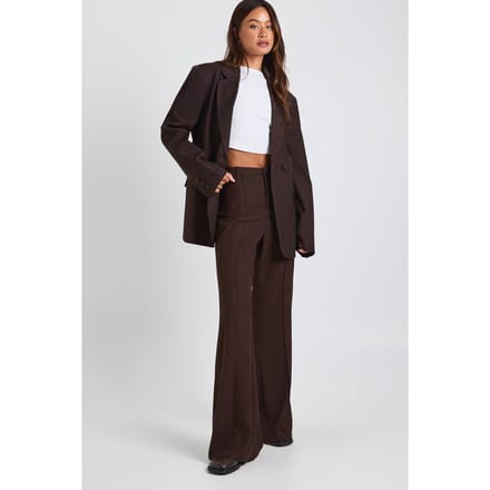 boohoo Dames Lange getailleerde slanke uitlopende broek | Chocoladebruin | Maat: 36