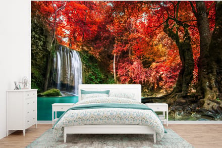 Behang - Fotobehang Waterval - boom - Rood - Herfst - Water - Breedte 295 cm x hoogte 220 cm