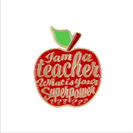 Pin ''teacher'' superpower, juf & meester cadeautje, broche, kledingspeld, rood