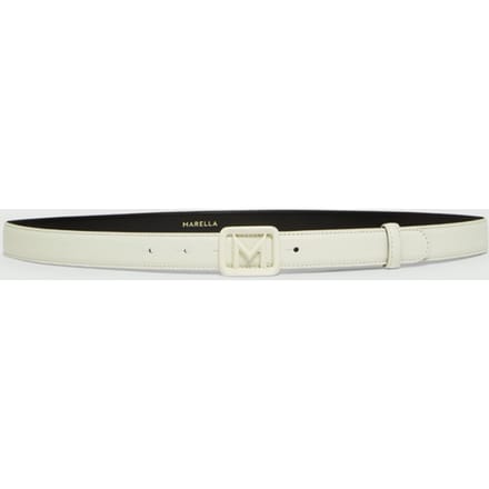 riem met witte vrouwen trui