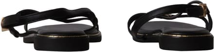Platte sandalen met bandjes van Loevah Paris