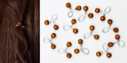 Haar binders met houten kralen licht bruin