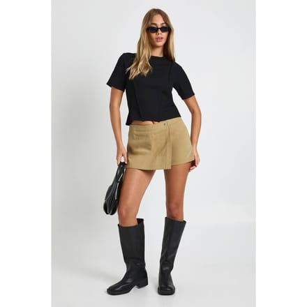 boohoo Dames Geribbeld getailleerde top met ingesnoorde taille en naaddetails | Zwart | Maat: 38