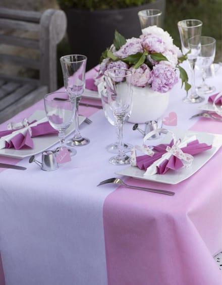 Santex Bruiloft feest tafelloper op rol - wit - 30 cm x 10 m - polyester - Huwelijksfeest versiering