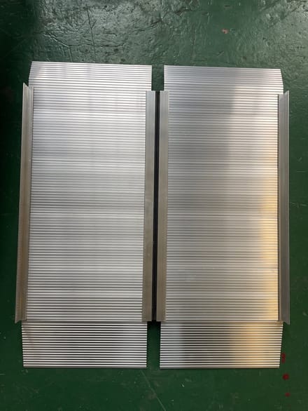 Oprijplaat aluminium 400 kg lengte 1200 mm x breedte 760 mm inklapbaar MW Tools ARP20120