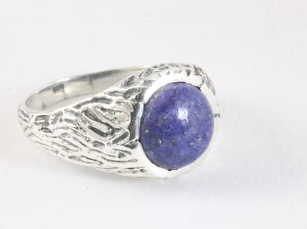 Bewerkte zilveren ring met lapis lazuli - maat 18.5