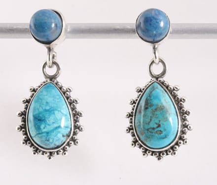 Bewerkte zilveren oorstekers met chrysocolla