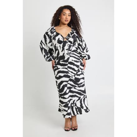 boohoo Dames Plus Gemengde Dierenprint Volume Mouw Satijn Midaxi Jurk | Zwart | Maat: 46