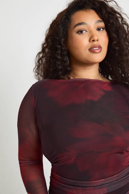 boohoo Dames Plus Gebloemde Geplooide Mesh Maxi Jurk | Rood | Maat: 54