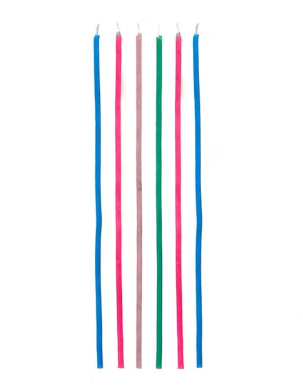 SURPRISEZ VOUS - 18 sprankelende lange gekleurde kaarsen 16 cm voor taart