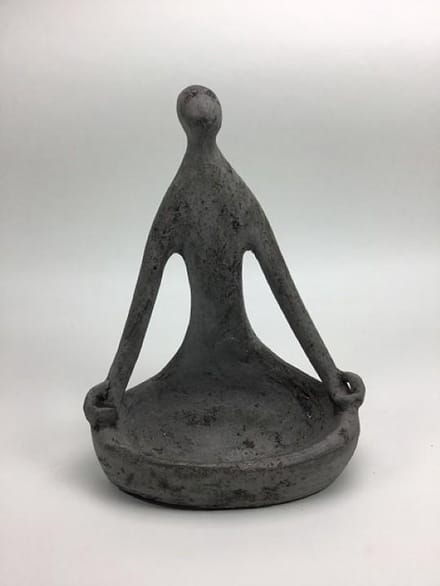 Yoga beeld grijs (rustic) keramiek circa 30 cm hoog