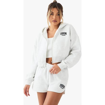 Dames Dsgn Studio Collegiate Geborduurd Sweat Short | Ash Grey | Maat: Small