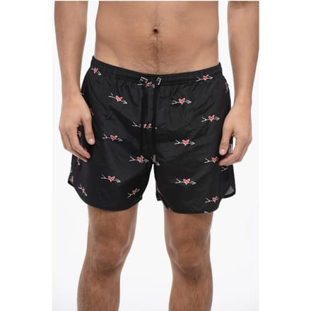 Bedrukte ALL-OVER CUPID zwemshort in zwart, rood