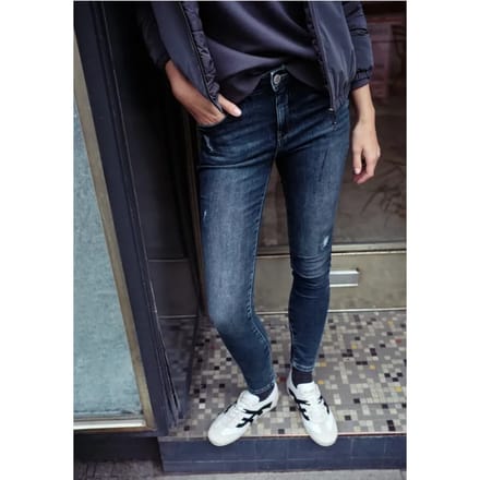 Jeans met destroyed details