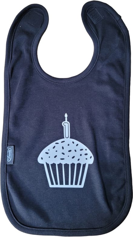 Verjaardag - slab - cupcake -  geschenk -  baby  - peuter- knoeien