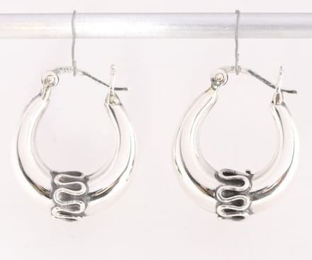 Fijne bewerkte zilveren Bali oorringen - ø 24 mm.