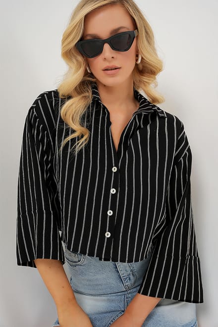 Oversized Gestreepte Cropped Shirt met Knopen sluiting