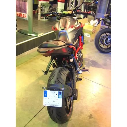 Motorfiets kentekenplaat houder vlak bij het wiel Access Design Yamaha Mt07