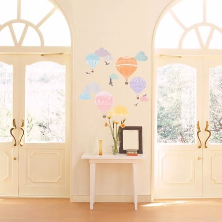 Decoratieve muurstickers met heteluchtballon en wolken