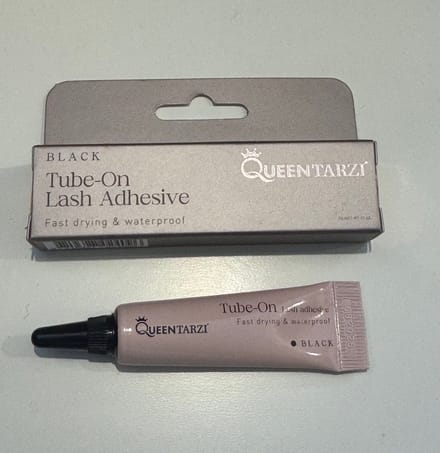 Queen Tarzi – Lash Adhesive (wimperlijm) zwart