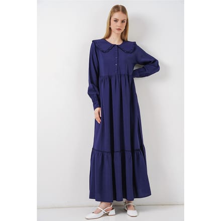 Maxi-jurk met babykraag en knoopsluiting