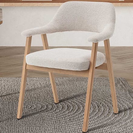 Eetkamerstoel Coralie – massief licht eiken – stof Beige – OTE Milan 103 - gemonteerd