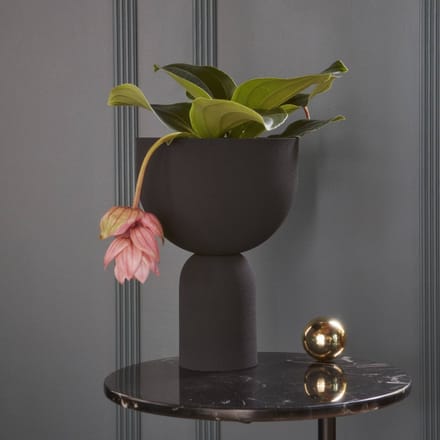 AYTM bloempot Torus, zwart, Ø 22 cm, hoogte 30,6 cm, ijzer
