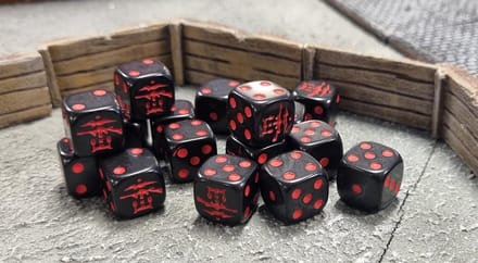 Dobbelstenen Set - Spelonderdelen - Rollenspel Avonden - Uniek Symbool Inscriptie - 14mm - Zwart Rood