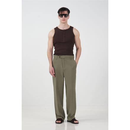 Op maat gemaakte broek met rechte pijpen en gemiddelde taille
