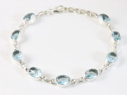 Hoogglans zilveren armband met blauwe topaas