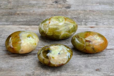 Edelsteen Groene Opaal - handsteen