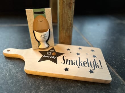 Creaties van Hier - Serveerplankje met eierdop - Zachte eitjes - Hout - Ontbijt