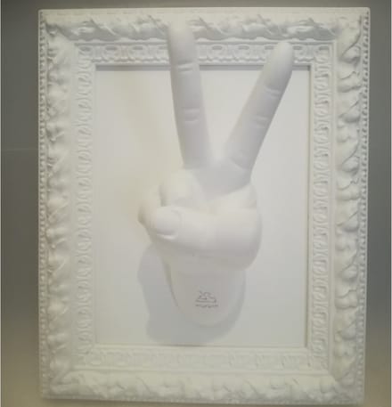 Antartidee - surrealistische - kunst - Victory - V - teken  - 3d - schilderij - omlijst