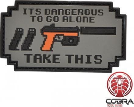 It is dangerous to go alone Pistol militaire PVC patch embleem met klittenband