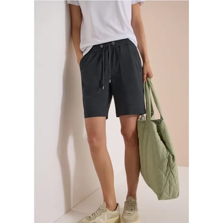 Mid Waist straight leg shorts in Loose Fit