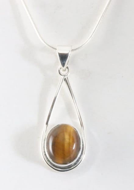 Zilveren hanger met tijgeroog aan ketting