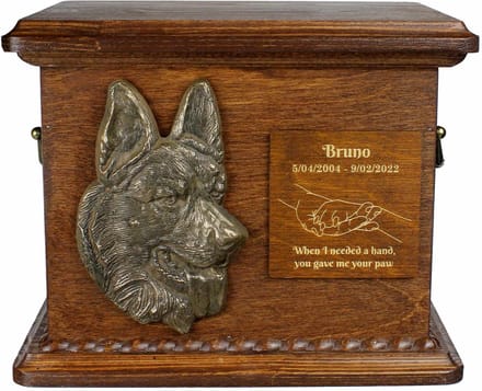 Persoonlijke urn voor Duitse Herder met gravure en reliëf voor as.
